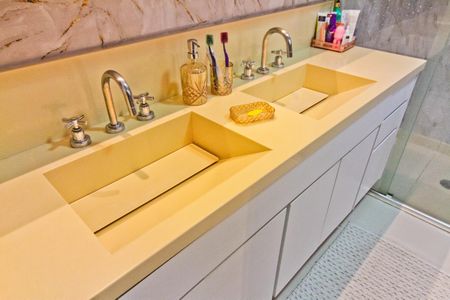 Apartamento à venda com 216m², 4 quartos e 4 vagasBanheiro da Suíte