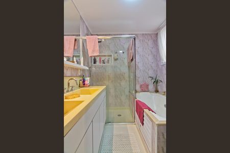 Apartamento à venda com 216m², 4 quartos e 4 vagasBanheiro da Suíte