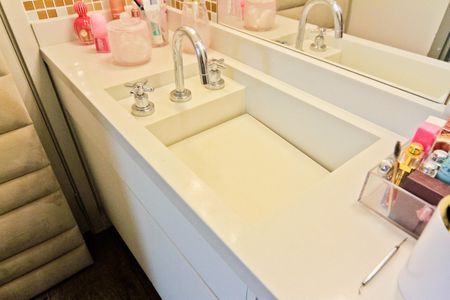 Apartamento à venda com 216m², 4 quartos e 4 vagasBanheiro da Suíte 2