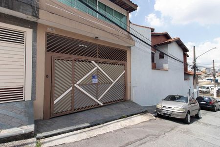 Casa para alugar com 120m², 2 quartos e 1 vaga Casa para alugar com 120m², 2 quartos e 1 vagaFachada