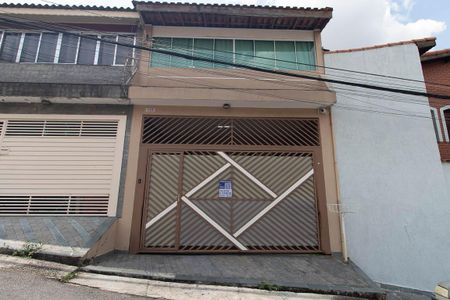 Casa para alugar com 120m², 2 quartos e 1 vaga Casa para alugar com 120m², 2 quartos e 1 vagaFachada