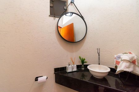 Casa à venda com 240m², 3 quartos e 2 vagasLavabo