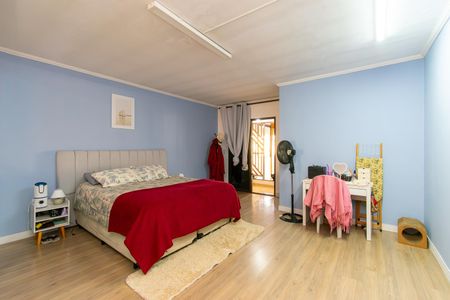 Casa à venda com 240m², 3 quartos e 2 vagasSuíte