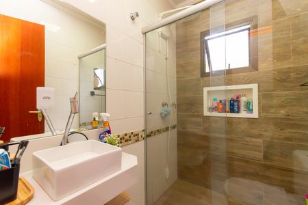 Casa à venda com 240m², 3 quartos e 2 vagasBanheiro 2