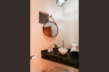 Casa à venda com 240m², 3 quartos e 2 vagasLavabo