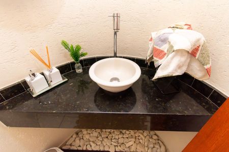 Casa à venda com 240m², 3 quartos e 2 vagasLavabo