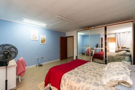 Casa à venda com 240m², 3 quartos e 2 vagasSuíte