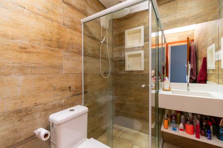 Casa à venda com 240m², 3 quartos e 2 vagasBanheiro da Suíte