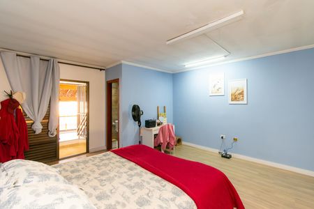 Casa à venda com 240m², 3 quartos e 2 vagasSuíte