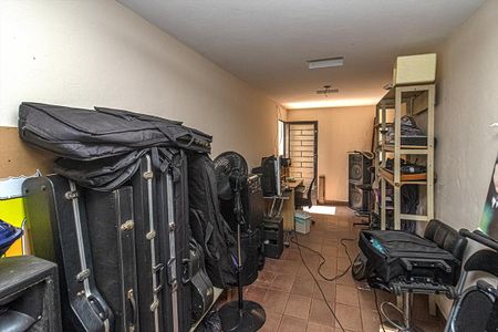 Casa à venda com 320m², 2 quartos e 4 vagasQuarto de Serviço