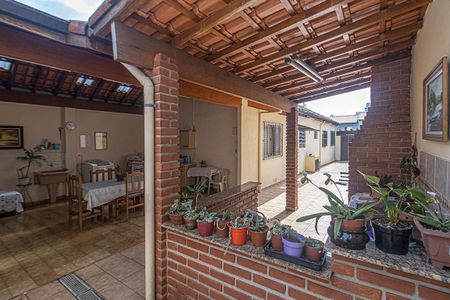 Casa à venda com 320m², 2 quartos e 4 vagasÁrea Externa