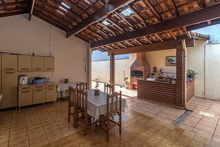 Casa à venda com 320m², 2 quartos e 4 vagasÁrea de Serviço