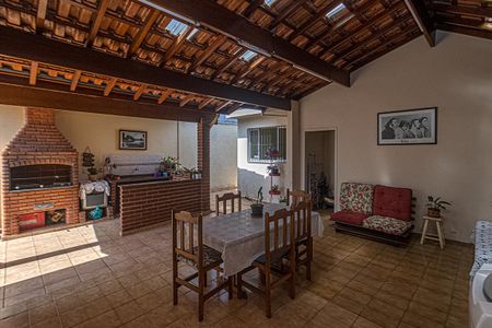 Casa à venda com 320m², 2 quartos e 4 vagasÁrea de Serviço