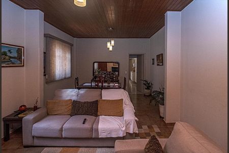 Casa à venda com 320m², 2 quartos e 4 vagasSala