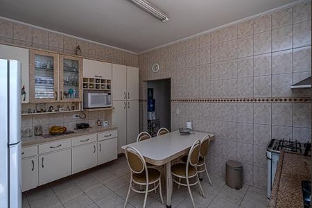 Casa à venda com 320m², 2 quartos e 4 vagasCozinha