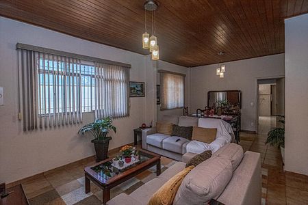 Casa à venda com 320m², 2 quartos e 4 vagasSala