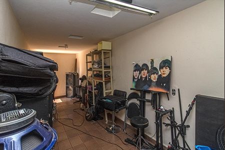 Casa à venda com 320m², 2 quartos e 4 vagasQuarto de Serviço