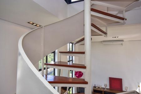 Apartamento à venda com 210m², 1 quarto e sem vagaEscada