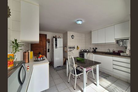 Apartamento para alugar com 195m², 3 quartos e 2 vagas