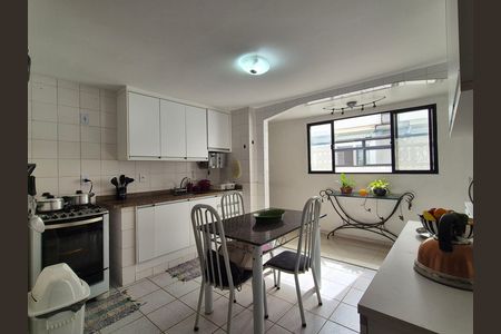 Apartamento para alugar com 195m², 3 quartos e 2 vagas