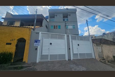 Casa à venda com 180m², 3 quartos e 3 vagas Casa à venda com 180m², 3 quartos e 3 vagasFachada