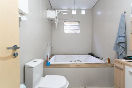 Casa para alugar com 150m², 2 quartos e 3 vagas Casa para alugar com 150m², 2 quartos e 3 vagasBanheiro social
