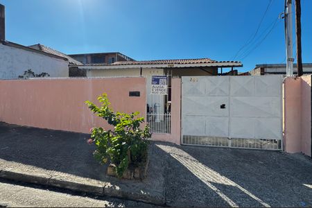 Casa para alugar com 150m², 2 quartos e 3 vagas Casa para alugar com 150m², 2 quartos e 3 vagasFachada