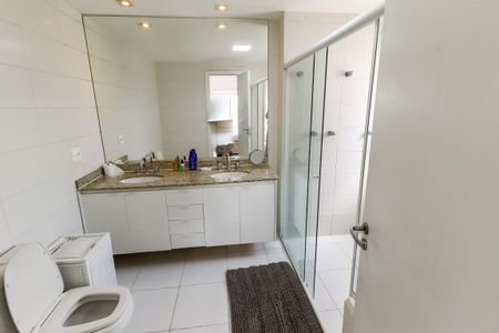 Apartamento à venda com 200m², 3 quartos e 3 vagasBanheiro da Suíte 1