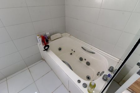 Apartamento à venda com 200m², 3 quartos e 3 vagasBanheiro da Suíte 1