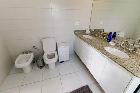 Apartamento à venda com 200m², 3 quartos e 3 vagasBanheiro da Suíte 1