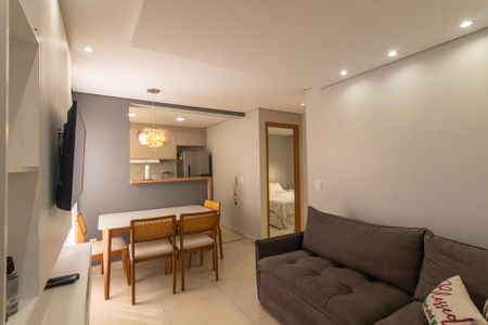 Sala de apartamento para alugar com 2 quartos, 51m² em Pinheirinho, Curitiba