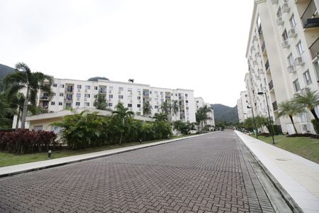 Fachada do bloco de apartamento à venda com 3 quartos, 64m² em Jacarepaguá, Rio de Janeiro