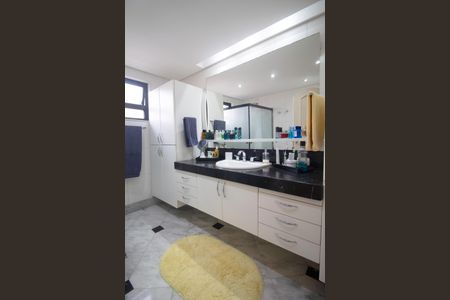 Apartamento à venda com 244m², 3 quartos e 3 vagasBanheiro do Quarto 1