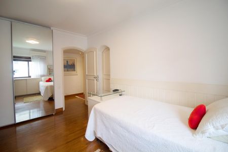 Apartamento à venda com 244m², 3 quartos e 3 vagasQuarto 2