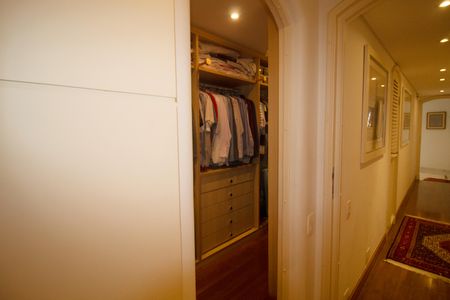 Apartamento à venda com 244m², 3 quartos e 3 vagasCloset do quarto 1