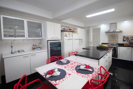 Apartamento à venda com 244m², 3 quartos e 3 vagasCozinha