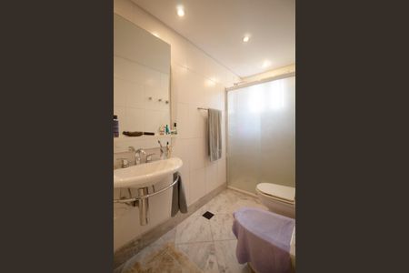 Apartamento à venda com 244m², 3 quartos e 3 vagasBanheiro do Quarto 3