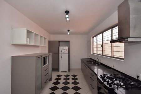 Casa à venda com 600m², 4 quartos e 4 vagasCozinha