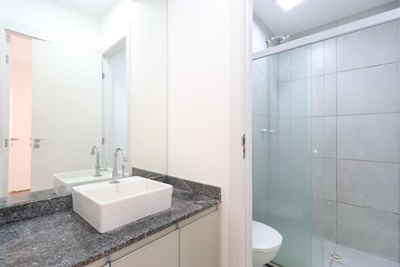 Banheiro social de apartamento à venda com 1 quarto, 32m² em Várzea da Barra Funda, São Paulo