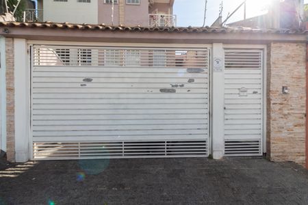 Casa para alugar com 220m², 3 quartos e 5 vagasFachada