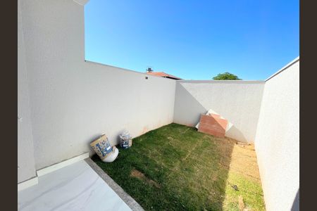 Casa à venda com 75m², 2 quartos e 1 vagaÁrea externa fundos