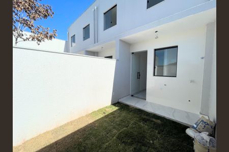 Casa à venda com 75m², 2 quartos e 1 vagaÁrea de Serviço