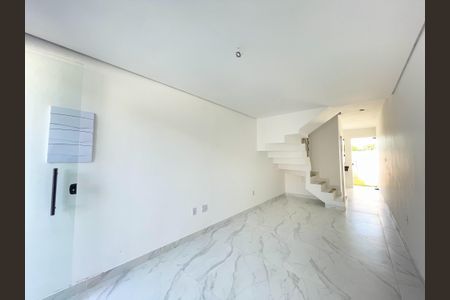 Casa à venda com 75m², 2 quartos e 1 vagaSala