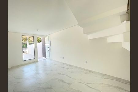 Casa à venda com 75m², 2 quartos e 1 vagaSala