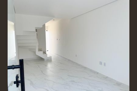 Casa à venda com 75m², 2 quartos e 1 vagaSala