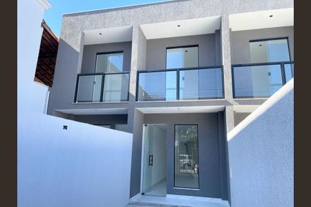 Casa à venda com 75m², 2 quartos e 1 vagaFachada