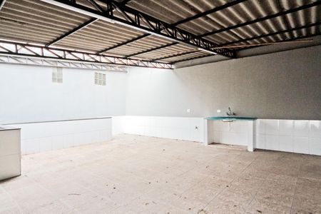 Casa à venda com 280m², 3 quartos e 2 vagasÁrea externa