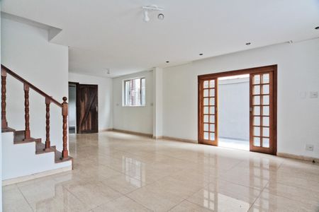 Casa à venda com 280m², 3 quartos e 2 vagasSala