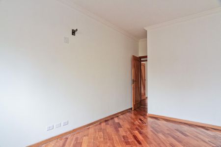 Casa à venda com 280m², 3 quartos e 2 vagasSuíte