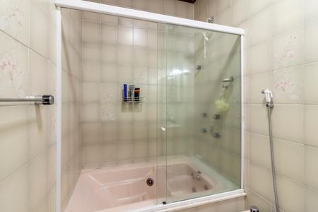 Casa à venda com 462m², 4 quartos e 6 vagasBanheiro da Suíte 2